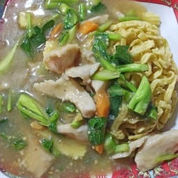 ราดหน้า หมี่กรอบไก่