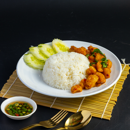 ผัดโหระพาราดข้าว