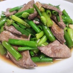 ข้าวราดผัดดอกหอม