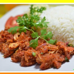 ข้าวยำไก่กรอบสไปรซี่ (เผ็ด)