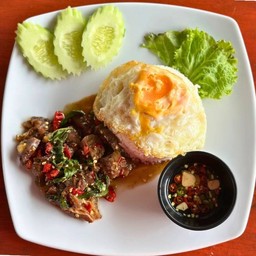 ข้าวกะเพราเนื้อตุ๋น