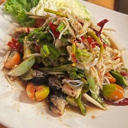 ส้มตำไก่ย่างอำนาจ