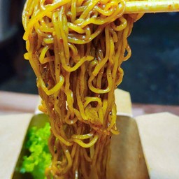 บะหมี่ไข่ยำแห้ง