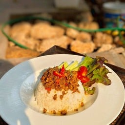 ข้าวราดคั่วกลิ้งหมูสับ