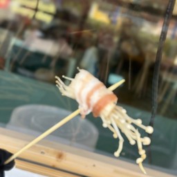 สามชั้นพันเห็ดเข็ม