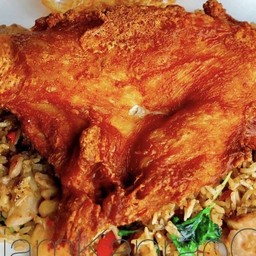 สะโพกไก่+น่อง 1 ชิ้น พร้อมน้ำจิ้มไก่