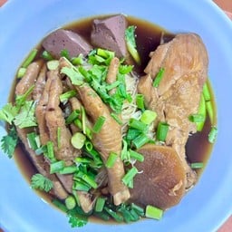 ก๋วยเตี๋ยวไก่ น่อง+ขา