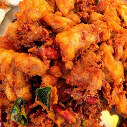 หมูทอดกระเทียมพริกสด.