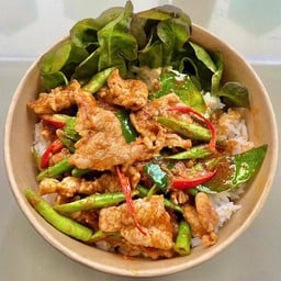 ข้าวราดผัดพริกแกง