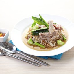 [ร้านราดหน้าจักรพรรดิ์] เส้นหมี่ราดหน้าหมู