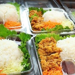 ข้าวหน้าไก่กรอบ