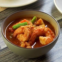 ข้าวกับแกงส้มผักรวมกุ้งสด