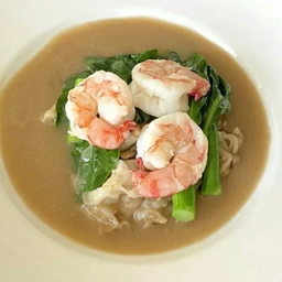 เส้นใหญ่ราดหน้ากุ้ง(กลาง)