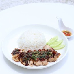 ข้าวไก่ย่างกะเพราพริกแห้ง