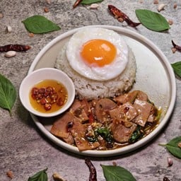 ข้าวกะเพราแฮมโบราณ