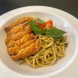 สปาเก็ตตี้เขียวหวานไก่กรอบ
