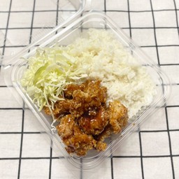 ข้าวไก่กรอบ คลุกซอสฮ็อต&สไปซี่