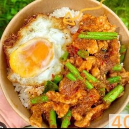 หมูชิ้นผัดพริกแกง + ไข่ดาว