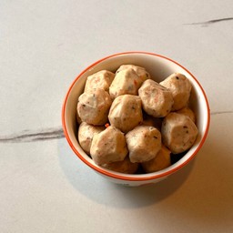 ลูกชิ้นไก่ผสมสาหร่าย Chicken meatballs with seaweed