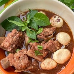 ร้านก๋วยเตี๋ยวเรืออีโปง ซ.งามวงศ์วาน 18