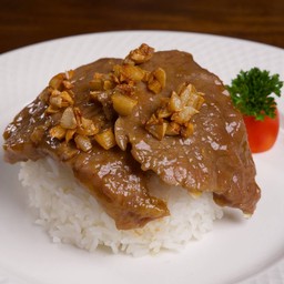 ข้าวเนื้อกระเทียม