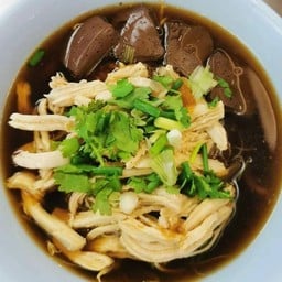 ก๋วยเตี๋ยวไก่  ไก่ฉีก