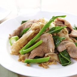 [ร้านราดหน้าจักรพรรดิ์] เส้นใหญ่ผัดซีอิ๋วหมู