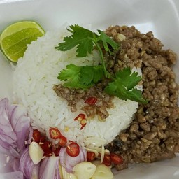 หมูสับผัดปลาเค็มทรงเครื่อง ราดข้าว