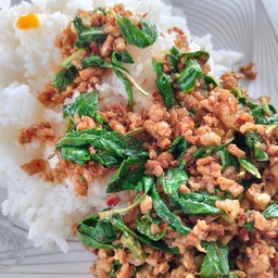 กระเพราหมูสับ
