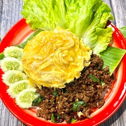 กะเพราเนื้อสับ ไข่ข้น