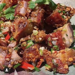 หมูกรอบคั่วพริกเกลือ