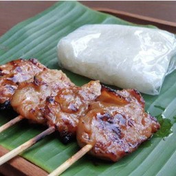 หมูปิ้งนมสด4ไม้+ข้าวเหนี่ยว1ห่อ