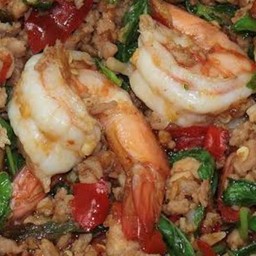 กระเพราหมูสับ + กุ้ง 2 ตัว