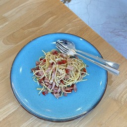 ผัดพริกแห้งแฮม-เบคอน