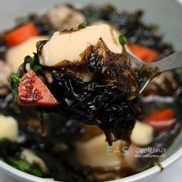 แกงจืดเต้าหู้สาหร่าย