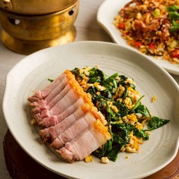 ผักเหมียงผัดหมูกรอบ