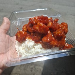 ข้าวไก่กรอบผัดซอสมะเขือเทศ