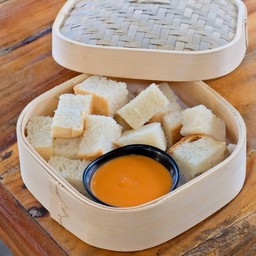 ขนมปัง สังขยาชาไทย