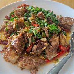 ผัดกะเพราหมูตุ๋น (กับข้าว)