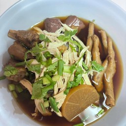 ก๋วยเตี๋ยวไก่ ไก่ฉีก+ขา+ข้อ