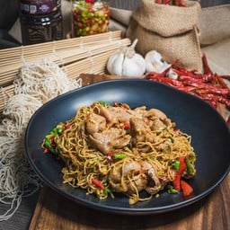 กะเพราเส้นบะหมี่-เนื้อน่องลาย