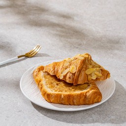 French Butter Almond Croissant 120g.
