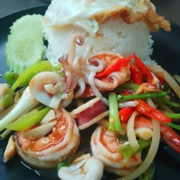 ข้าวผัดพริกหยวกกุ้ง