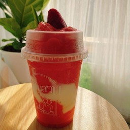 สตอเบอรี่ปั่น โยเกิร์ต