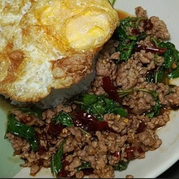 ผัดกะเพรา ราดข้าว