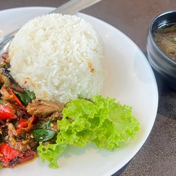 ข้าวราดกะเพราเนื้อสด