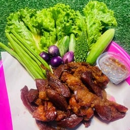 หมูแดดเดียวติดมัน 2 ดอ ตลาดดินแดง