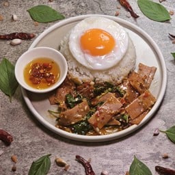 ข้าวกะเพราเบค่อนโบราณ