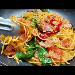 สปาเก็ตตี้ผัดพริกแห้งเบคอน