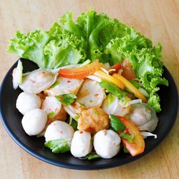 ยำลูกชิ้นรวม